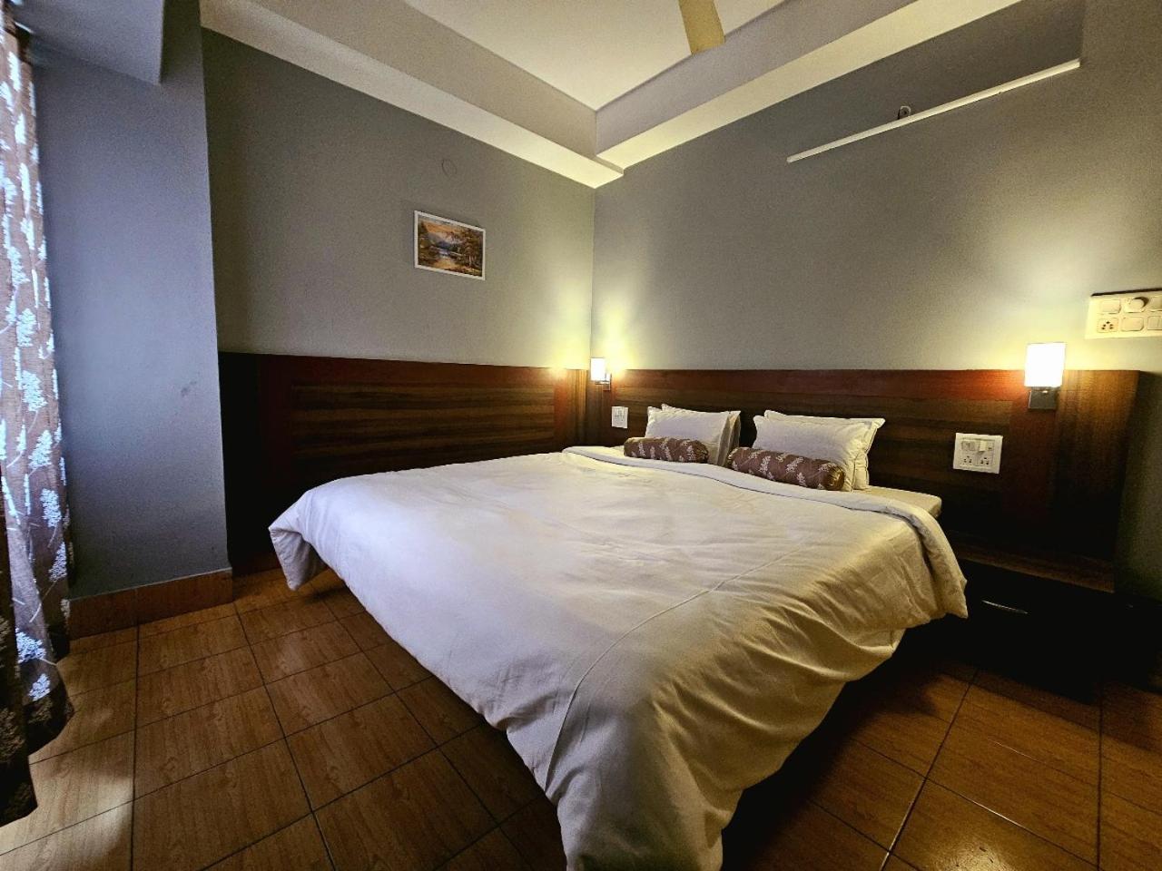 Hotel Vishal Силигури Экстерьер фото