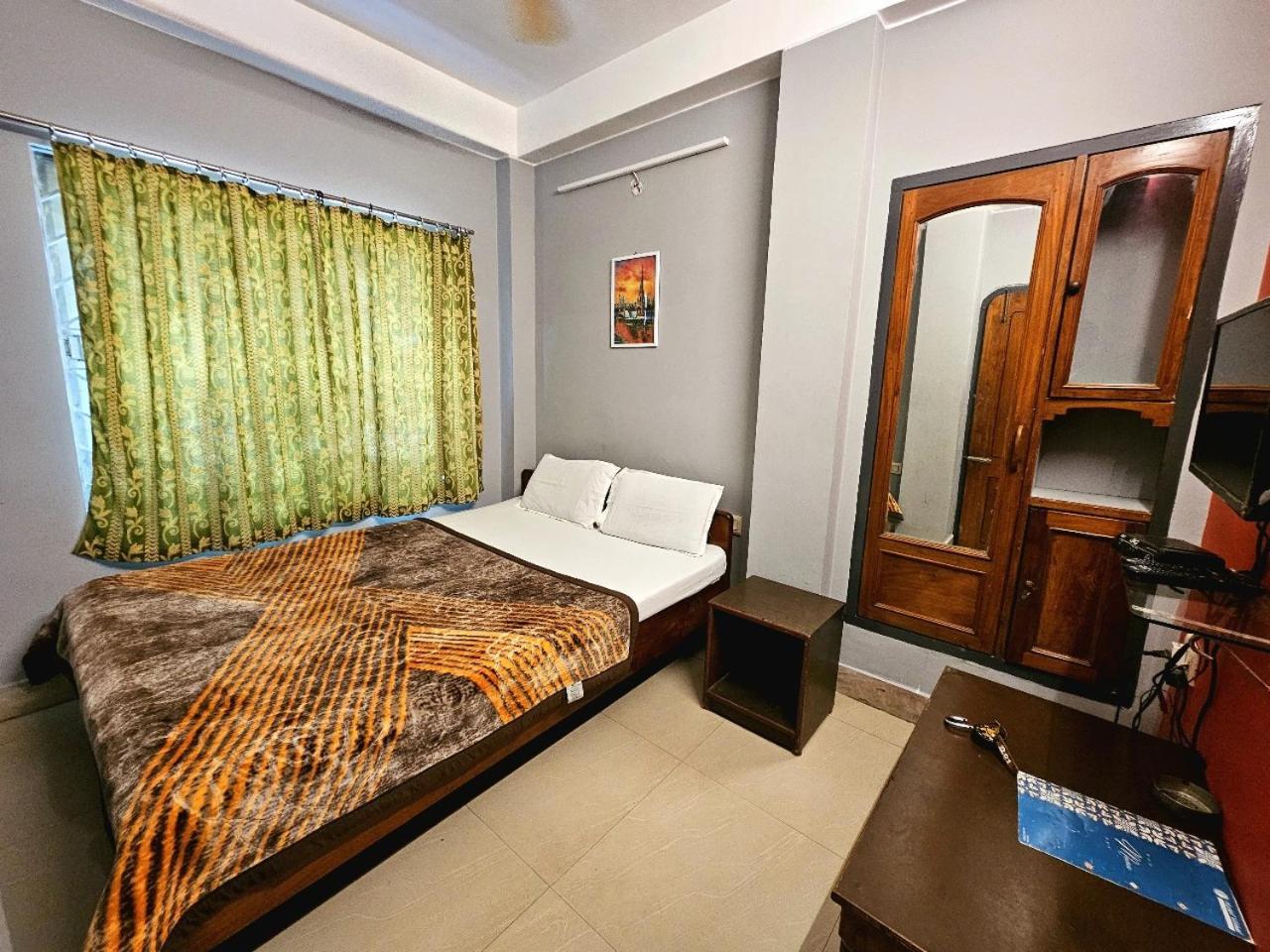 Hotel Vishal Силигури Экстерьер фото