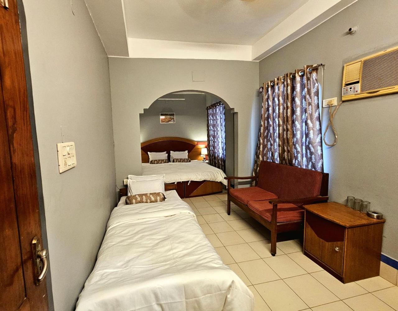 Hotel Vishal Силигури Экстерьер фото