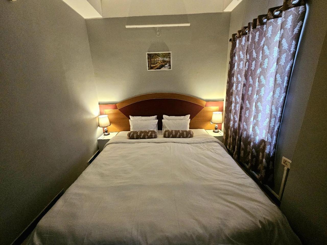 Hotel Vishal Силигури Экстерьер фото